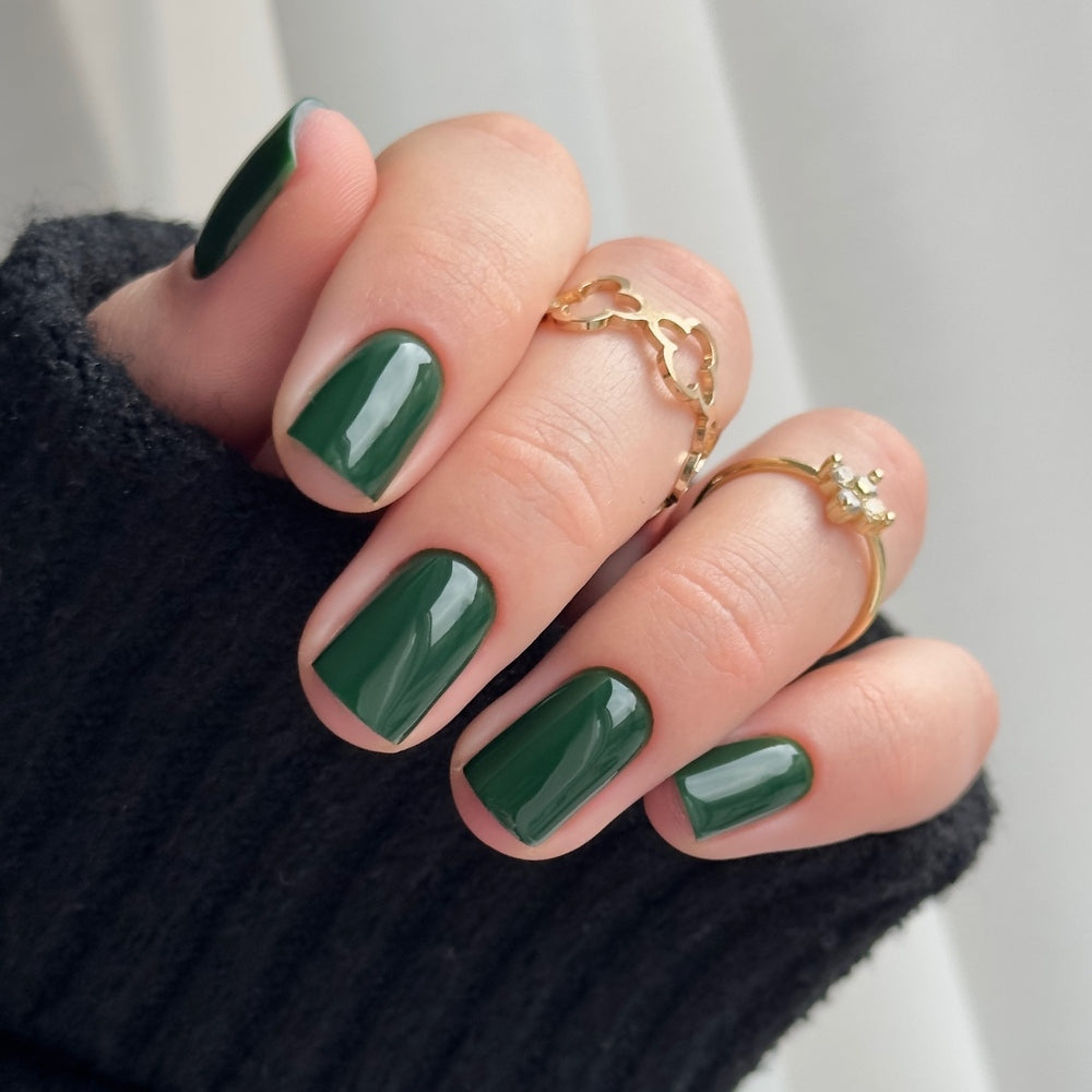 Studios Didier Lab Beatrice glossy green manicure
